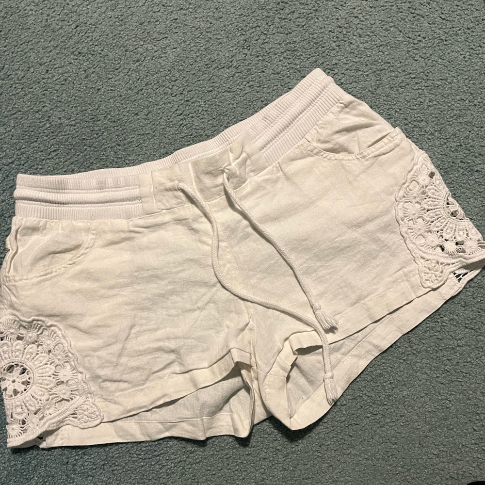 White lace shorts